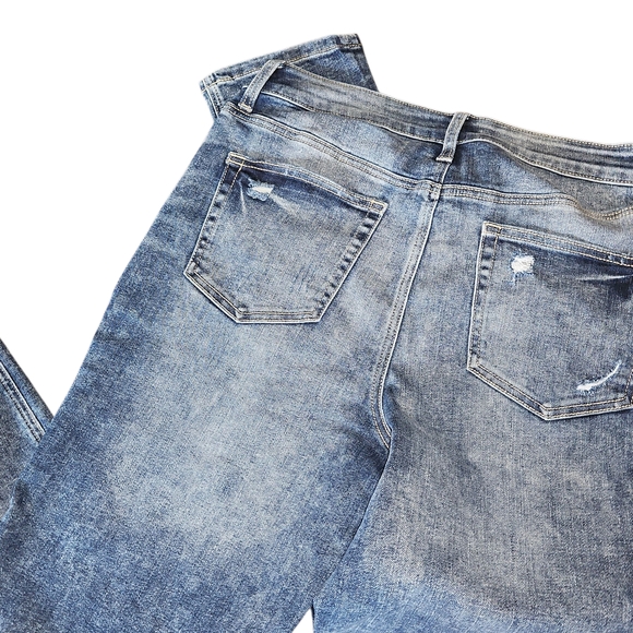 Maurices Boyfriend Vintage Wash Tappered Leg Distressed Mid Rise 14 - Picture 2 of 6